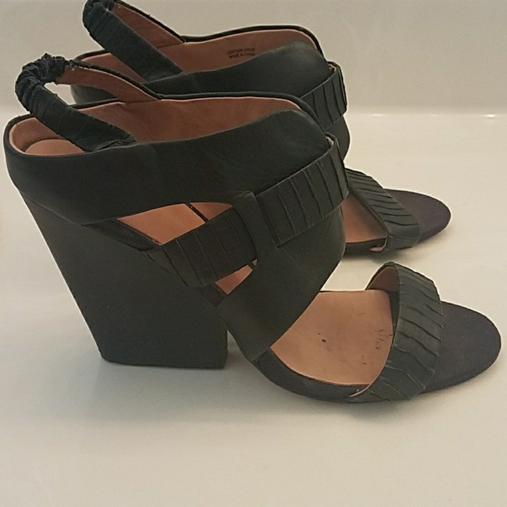 L.A.M.B by Gwen Stefanie BLACK HEELS